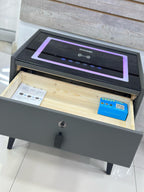 MESA DE NOCHE INTELIGENTE 5 en 1 – Carga Inalámbrica + Huella Dactilar + Bluetooth + Luz LED + Cristal Templado