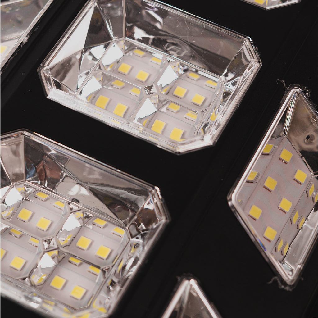 Lámpara Solar LED Atikus 300W con Control Remoto – Iluminación Potente y Eficiente