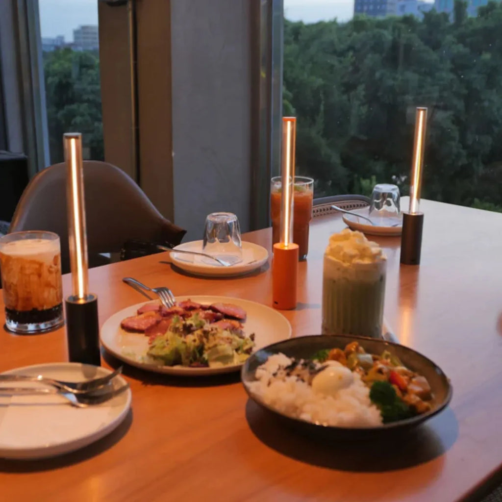 LÁMPARA DE MESA LED RECARGABLE – Luz Regulable + USB + Portátil | Diseño Moderno para Leer, Viajar o Ambientar